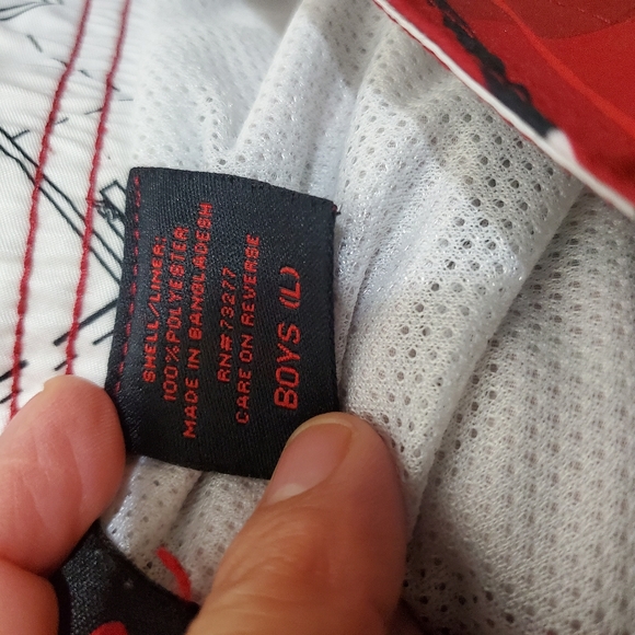 Boys Hawk Swim Trunks size L.Waist approx: 15 inches Inseam approx: 11 inches - Picture 4 of 4